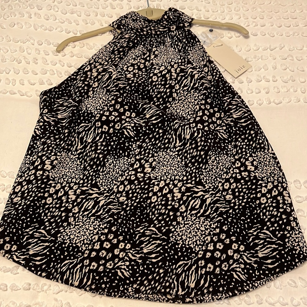 NEVER WORN Joie mock neck silk top.